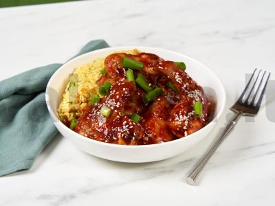 Sultinga vištiena sojų padaže keptuvėje pagrindine nuotrauka