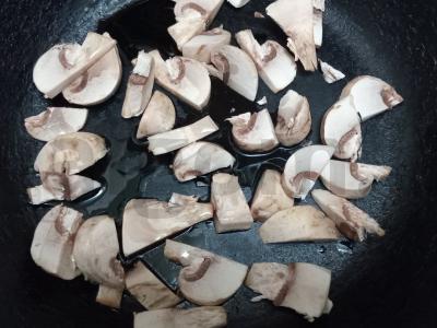 Pusryčiai su grybais ir sūriu tortilijoje Žingsnis 1