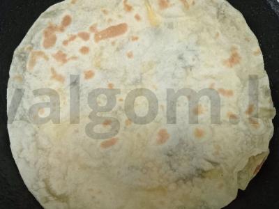 Pusryčiai su grybais ir sūriu tortilijoje Žingsnis 4