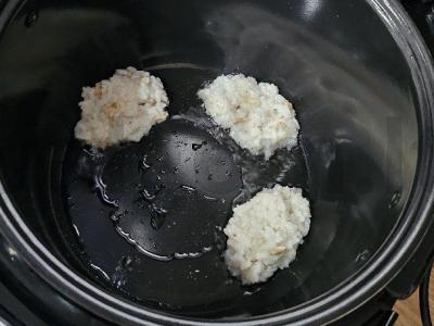 Konservuotų lašišų kotletai su ryžiais Žingsnis 6