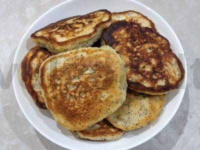 Purūs aguonų blynai su kefyru pagrindine nuotrauka