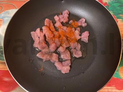 Salotas „Kubinis“ su kiauliena mandarinų sultyse Žingsnis 2