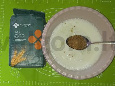 Ruginė duona su šaltalankio sėklomis Žingsnis 2