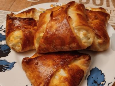 Skani sluoksniuota tešla „2 sūriai“ pagrindine nuotrauka