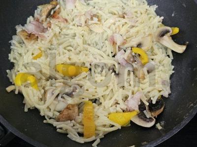 Makaronai su daržovėmis ir šonine vakarienei Žingsnis 6