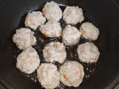 Mini kotletai iš kiaulienos faršo Žingsnis 3