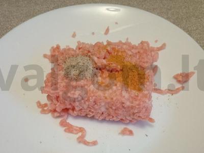 Kepti pievagrybiai, įdaryti kiaulienos faršu Žingsnis 3