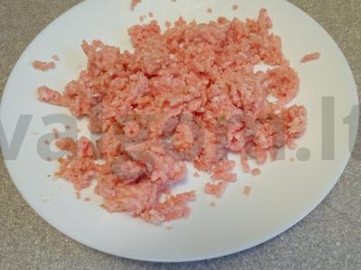 Kepti pievagrybiai, įdaryti kiaulienos faršu Žingsnis 4