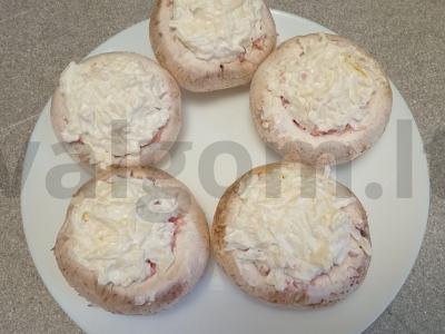 Kepti pievagrybiai, įdaryti kiaulienos faršu Žingsnis 7