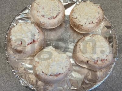 Kepti pievagrybiai, įdaryti kiaulienos faršu Žingsnis 8