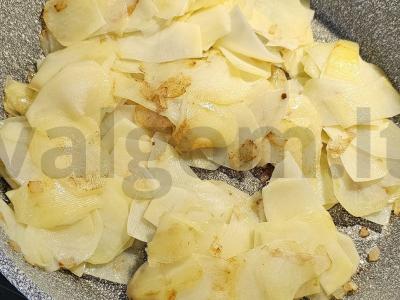 Bulvių-mėsos apkepas su grybais Žingsnis 2