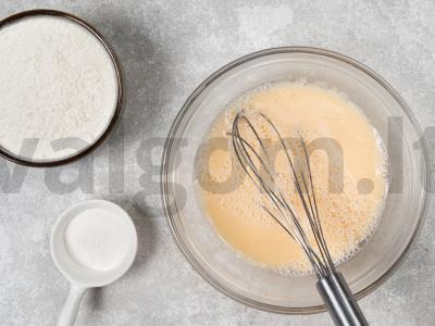 Blynai su kumpiu ir žaliu svogūnu Žingsnis 3