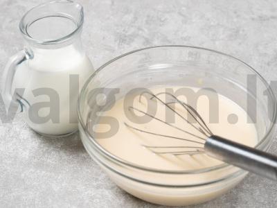 Blynai su kumpiu ir žaliu svogūnu Žingsnis 4