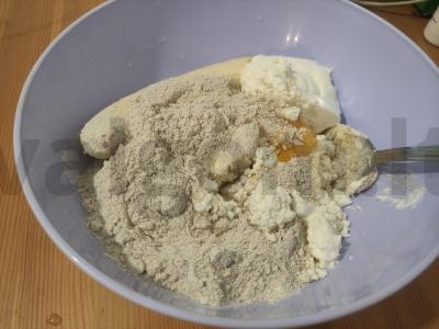 Sūrio blynai su bananais iš lieso varškės Žingsnis 1