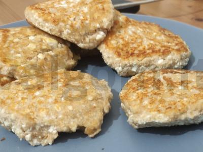 Sūrio blynai su bananais iš lieso varškės pagrindine nuotrauka