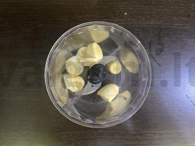 Varškės keksiukai su bananais ir cukraus pudra Žingsnis 1