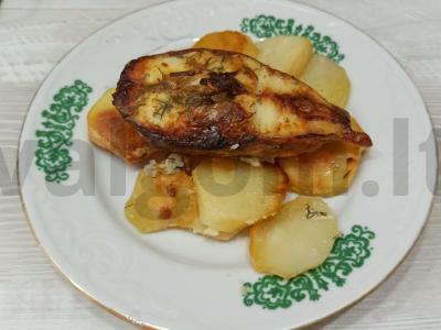 Bulvės su storžuviu orkaitėje pagrindine nuotrauka