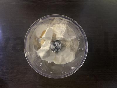 Varškės keksiukai su bananais ir cukraus pudra Žingsnis 4