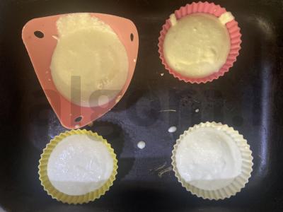 Varškės keksiukai su bananais ir cukraus pudra Žingsnis 5