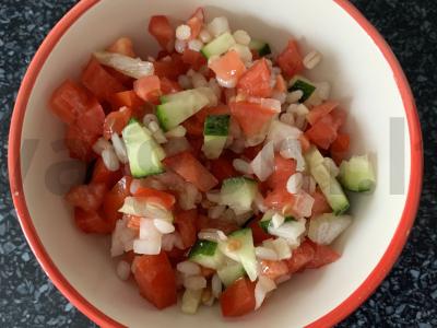 Lengvas salotas su bulguru ir daržovėmis pagrindine nuotrauka