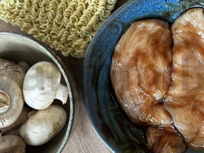 Sūrio ramenas su greitai paruošiamomis makaronais Žingsnis 1