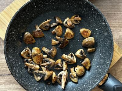 Sūrio ramenas su greitai paruošiamomis makaronais Žingsnis 2