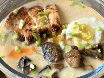 Sūrio ramenas su greitai paruošiamomis makaronais pagrindine nuotrauka