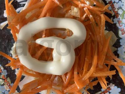 Salotos su burokėliais, morkomis korėjietiškai ir kiaušiniu Žingsnis 3