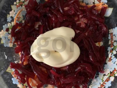 Salotos su burokėliais, morkomis korėjietiškai ir kiaušiniu Žingsnis 4