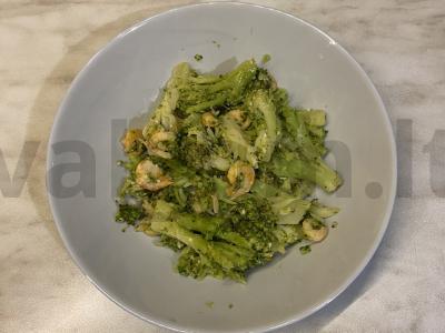 Švelni brokoliai su krevetėmis jogurto padaže pagrindine nuotrauka