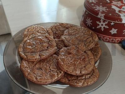 Pieninio šokolado brownies sausainiai pagrindine nuotrauka