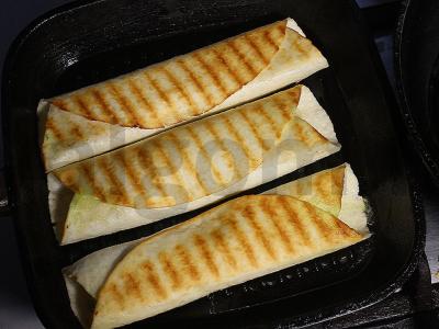 Rulonai su tunu, kukurūzais ir chuka jūros dumbliais Žingsnis 9