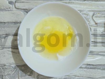 Purūs blynai šiltame kefyre su soda Žingsnis 2