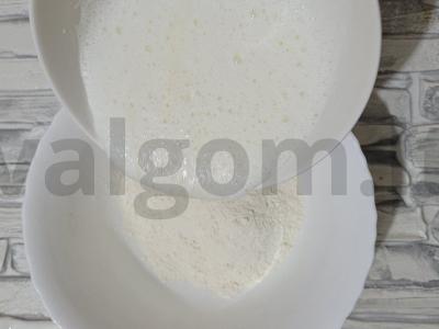 Purūs blynai šiltame kefyre su soda Žingsnis 4