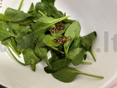 Salotas su špinatais, upėtakiu ir varškės sūriu Žingsnis 2