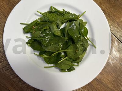 Salotas su špinatais, upėtakiu ir varškės sūriu Žingsnis 3