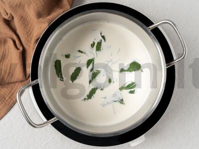 Šokoladiniai ledai su šokolado drožlėmis Žingsnis 2