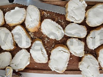 Brusketa su džiovintais pomidorais ir rukola Žingsnis 1