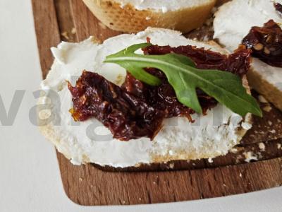 Brusketa su džiovintais pomidorais ir rukola Žingsnis 4