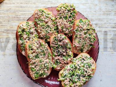 Sumuštiniai su menkės kepenimis pagrindine nuotrauka