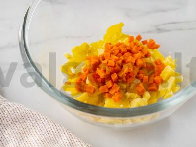 Salotas „Kalėdų Senelio kepurė“ su dešra Žingsnis 3