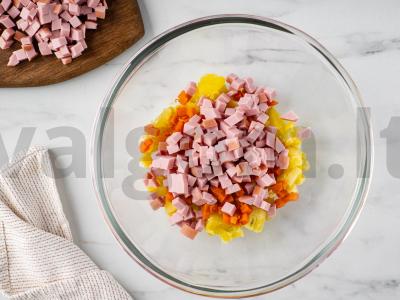 Salotas „Kalėdų Senelio kepurė“ su dešra Žingsnis 4