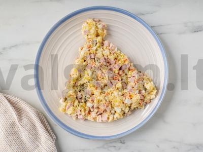 Salotas „Kalėdų Senelio kepurė“ su dešra Žingsnis 7