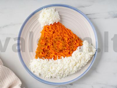 Salotas „Kalėdų Senelio kepurė“ su dešra Žingsnis 9