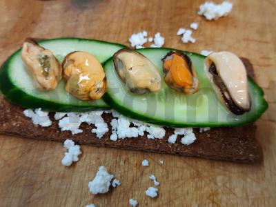 Krekeriai su liesu varškės sūriu ir jūros gėrybėmis Žingsnis 3