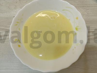 Vištienos sultinio tyrės sriuba su lydytu sūriu pagrindine nuotrauka