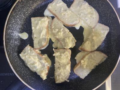 Sūrio skrudinta duona pusryčiams Žingsnis 4