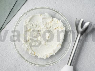 Sūrio blynai su virta saldžia grietinėle Žingsnis 1