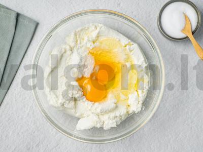 Sūrio blynai su virta saldžia grietinėle Žingsnis 2