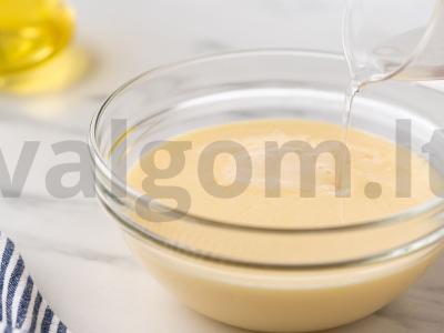 Ažūriniai blynai su skylutėmis ant kefyro Žingsnis 4